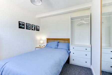 Room in a Shared House, Hollingbury Road, BN1 - Photo 3