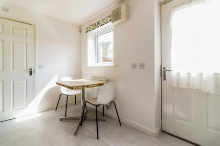 2 bedroom semi-detached house to rent - Photo 3