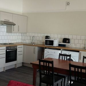 A 1 Bedroom Apartment Instruction to Let in Hastings - Photo 3