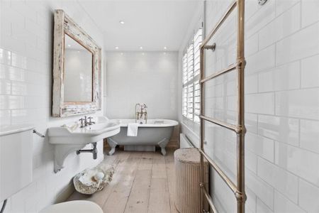 3 bedroom mews to rent - Photo 2