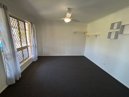 Lots of Living Space! - Photo 3