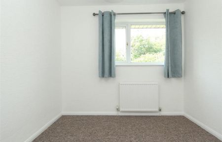 3 bedroom end of terrace house to rent - Photo 3