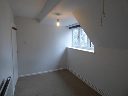 4 bedroom semi-detached house to rent - Photo 4