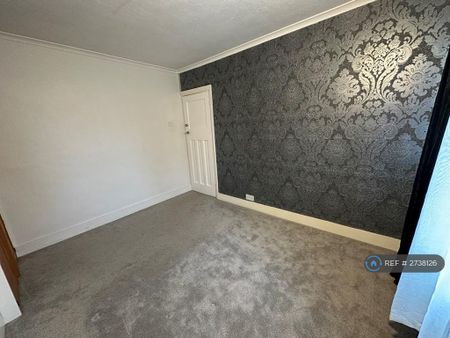 4 bedroom terraced house to rent - Photo 3