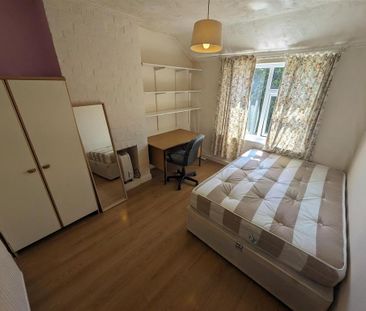 5 bedroom private hall to rent - Photo 4