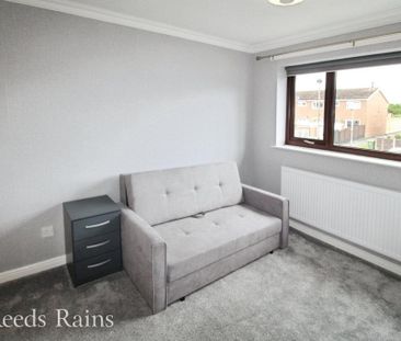 3 bedroom end of terrace house to rent - Photo 2