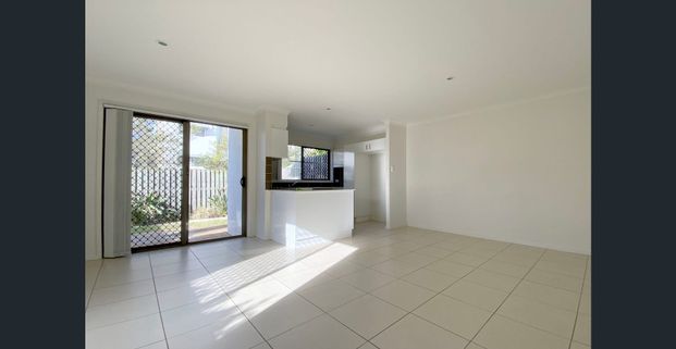 Beautiful Quiet 3-bed Townhouse with AC in Master Bed - Photo 1