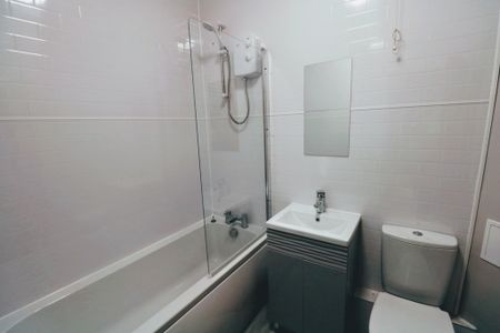 2 Bedroom Terraced To Rent in Nottingham - Photo 4