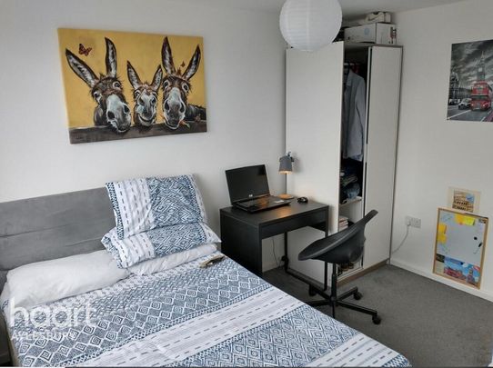 1 bedroom in a house share to rent - Photo 1