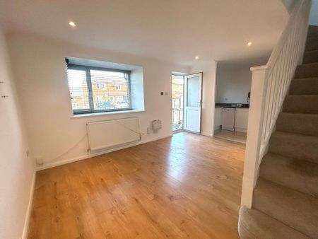 2 bedroom terraced house to rent - Photo 4