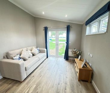 2 bedroom park home to rent - Photo 1