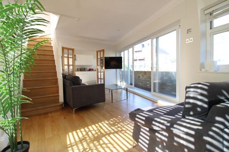 5 Bed Terraced House, Aslett Street, SW18 - Photo 4