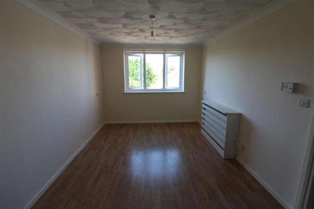 Manor Park House, Bullar Road, Southampton, SO18 - Photo 3