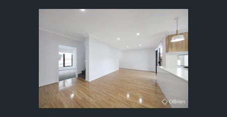 Modern 4-Bedroom Townhouse in Prime Clayton Location - Photo 2