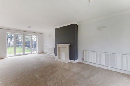 4 bedroom detached house to rent - Photo 2