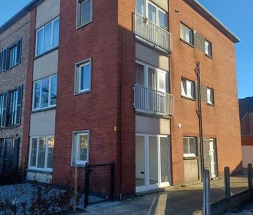 Volledig gerenoveerd appartement met 2 kamers, terras en garage te ... - Photo 2