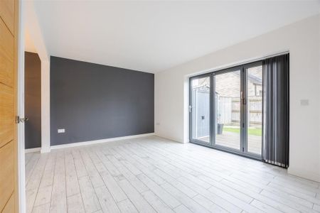 3 bedroom semi-detached house to rent - Photo 2