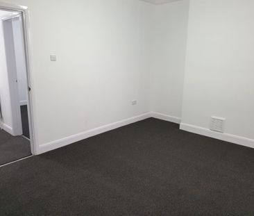 1 Bed Flat, Green Street, E7 - Photo 2