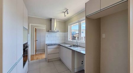 Spacious 3-Bedroom Home with Great Indoor Flow! - Photo 3