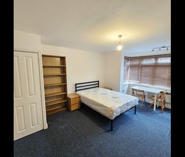 Studio Flat, London, NW11 - Photo 1