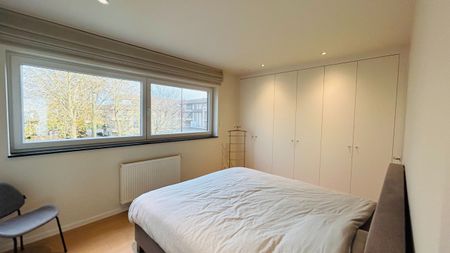 Prachtig en centraal gelegen appartement met 1 slaapkamer, terras en autostaanplaats - Photo 5