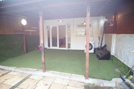 3 bedroom semi-detached house to rent - Photo 5