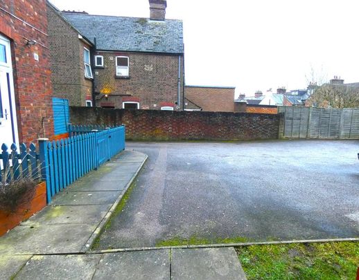 1 bedroom ground floor flat to rent - Photo 1