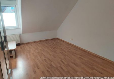 Frei ab Dezember - 2-Raum-Dachgeschosswohnung mit geräumigem Dachspitz - Tromsdorffstraße - Foto 2