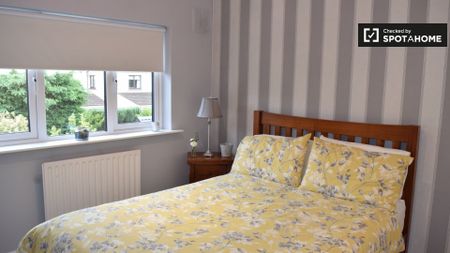 Charming room in 3-bedroom house - Donaghmede, Dublin - Photo 4