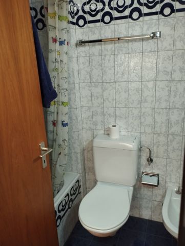 Subentrante cerco 1.5 locali pigione 590 chf + spese - Foto 3