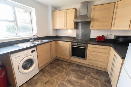 2 Bedroom Flat - Ground Floor - Photo 4