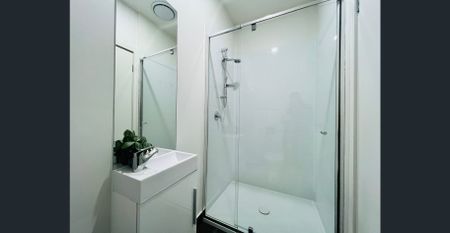 FULLY Furnished ROOM in perfect location! - Photo 4