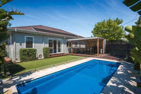 PICTURE PERFECT | FAMILY OASIS | FABULOUS LOCATION - Photo 4