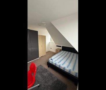 Room in a Shared Flat, Chesterfield Court, NW11 - Photo 4