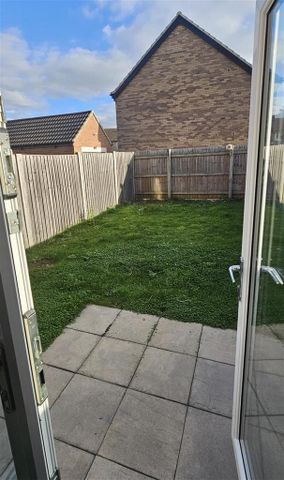 2 bedroom semi-detached house to rent - Photo 5