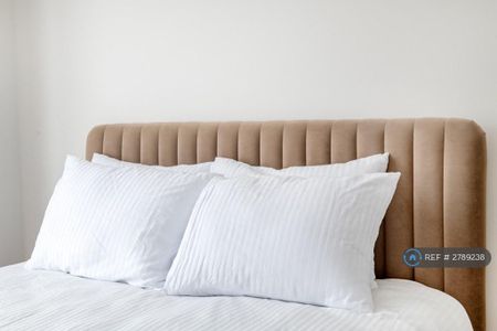 5 bedroom flat to rent - Photo 4