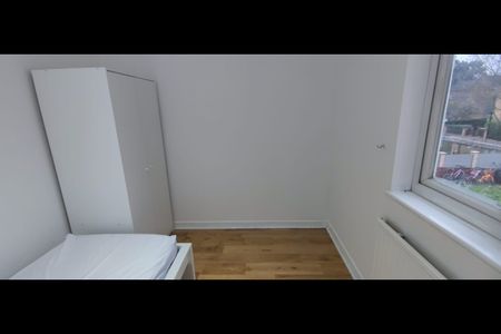 Room in a Shared House, Redstart Close, E6 - Photo 4