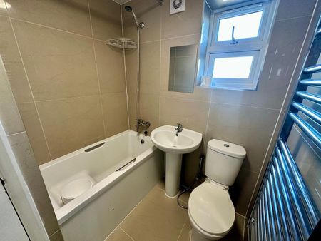 1 Bed Flat, Shepherds Bush, W12 - Photo 5