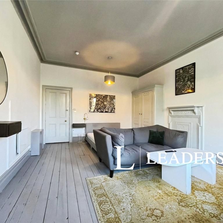 Studio to rent - Photo 1