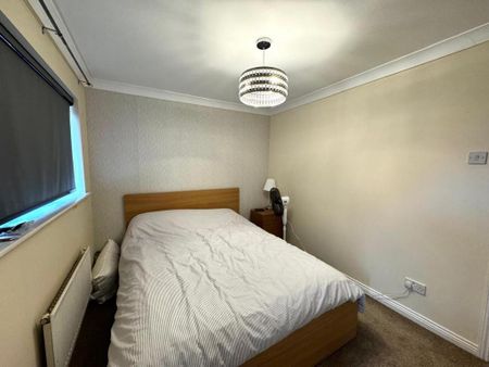 3 bedroom semi-detached house to rent - Photo 3