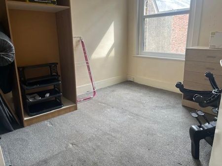 4 bedroom terraced house to rent - Photo 5