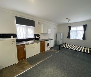 Studio to rent - Photo 6