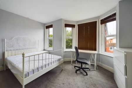 4 bedroom House To Let - Photo 4