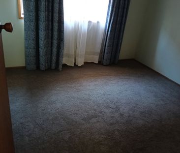 3 Bedroom Home in Court Location Cloe To School - Photo 6
