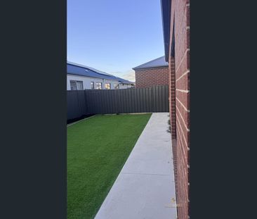 Stylish & Spacious 4-Bedroom Home with Premium Finishes & Modern Co... - Photo 4