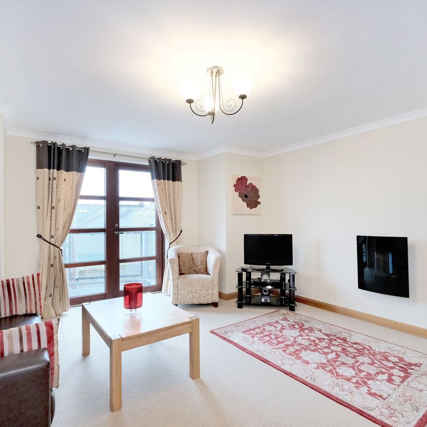 Kirklea Gardens, Kirk Brae, Cults - Photo 1