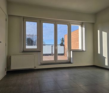 Vernieuwd en licht dakappartement in het centrum - Foto 6