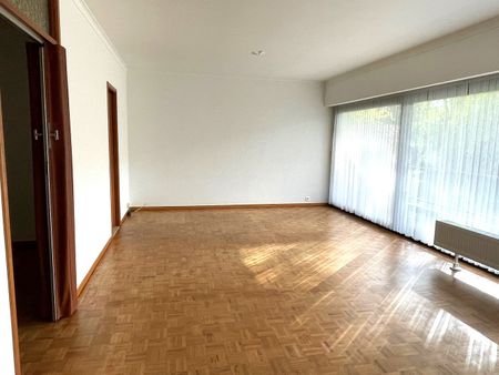 Gelijkvloers appartement met ruim terras en autostaanplaats , dichtbij vele voorzieningen - Foto 5