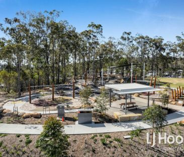 Two Living Zones - Walking Distance to Parks - Ducted AC - Photo 5