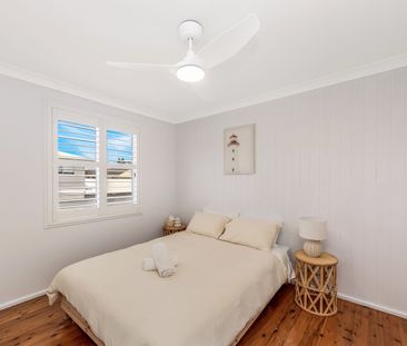 Spacious Coastal Home in Booker Bay – 4 Bed | 3 Bath - Photo 5